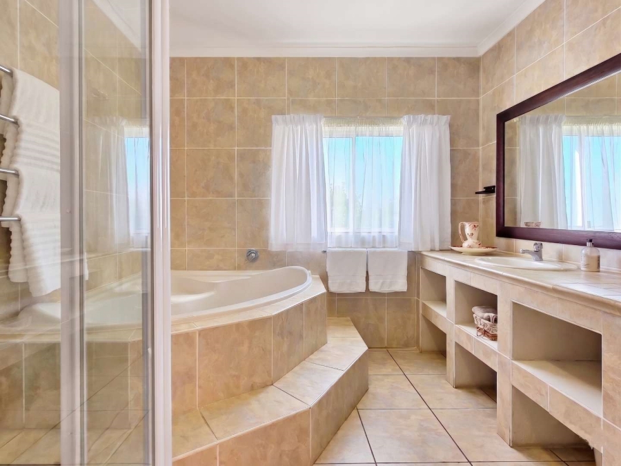 5 Bedroom Property for Sale in Bloubergstrand Western Cape